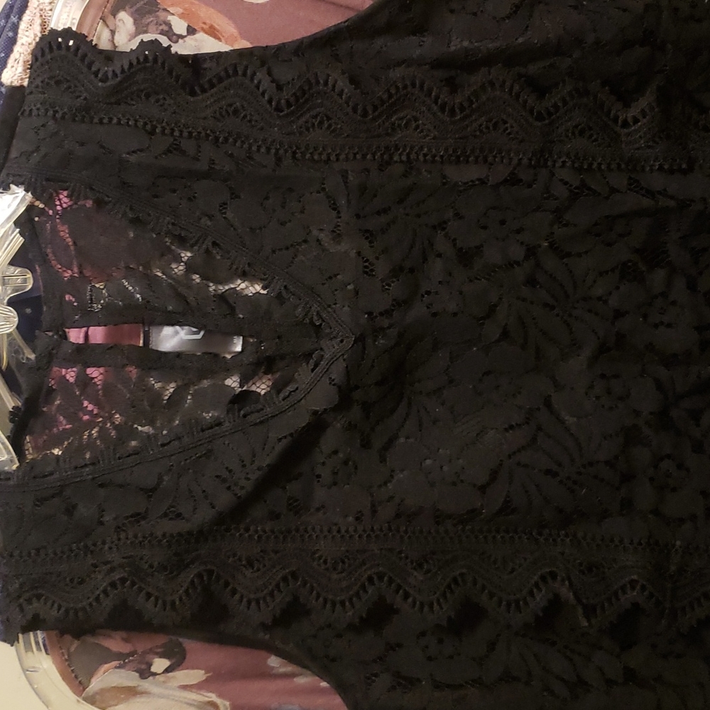 Lace lined sleeveless v neck top